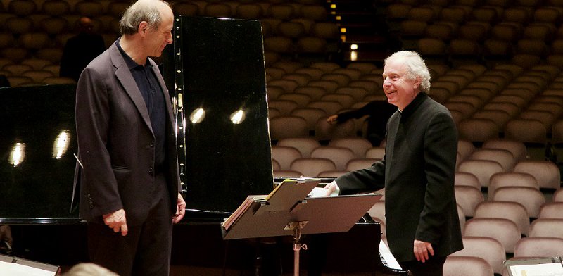 Schiff, Fischer és a Budapesti Fesztiválzenekar gyönyörködtette a Konzerthaus közönségét