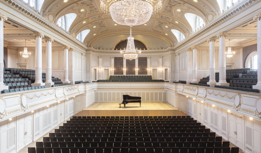 Tour: Britten, Liszt, Beethoven