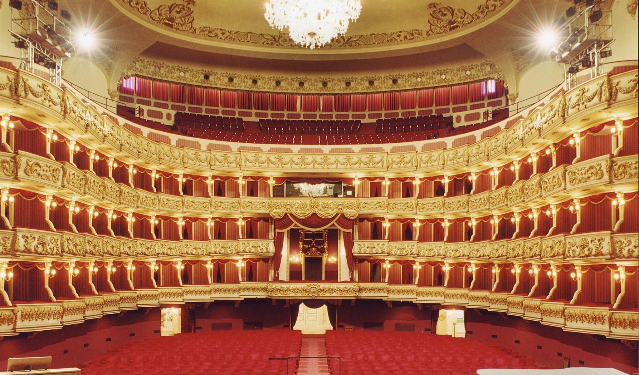 Teatro Filarmonico Verona.jpg