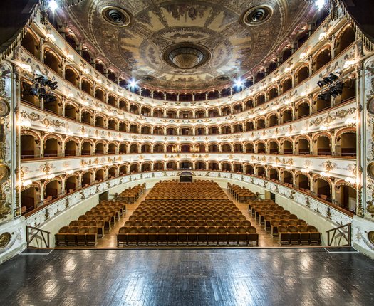 teatro-comunale-ferrara.jpg